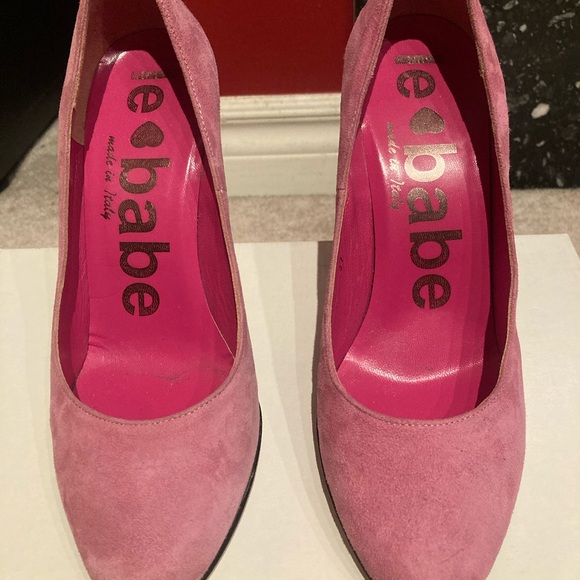 le ❤️ babe | Made in Italy, Suede Powder Pink Pump - Picture 5 of 6